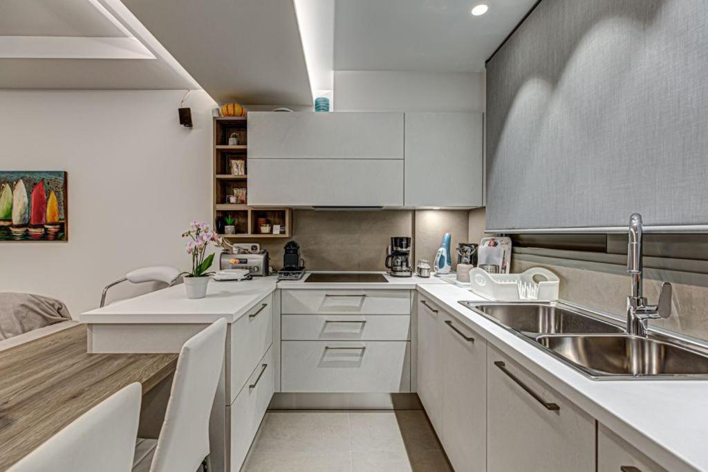 Deluxe & Modern Apartment In 아테네 외부 사진